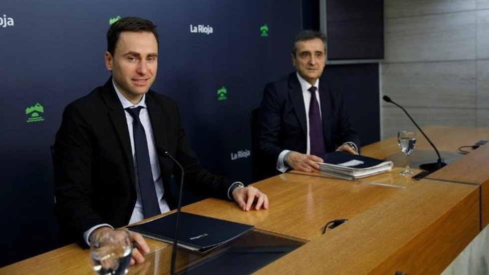 El consejero de Política Local, Infraestructuras y Lucha contra la Despoblación, Daniel Osés, junto al director general de Urbanismo y Vivienda, Carlos Alonso.