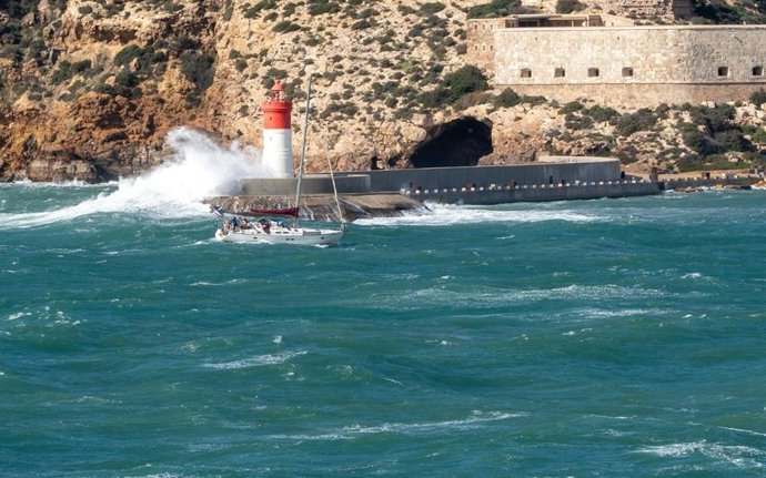 Oleaje en el Faro de Navidad