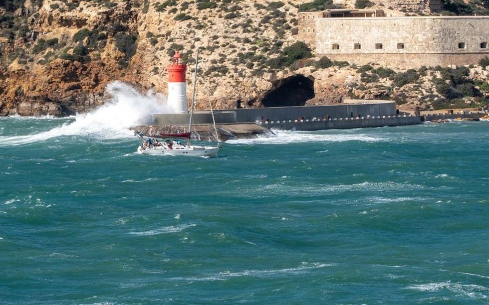Oleaje en el Faro de Navidad