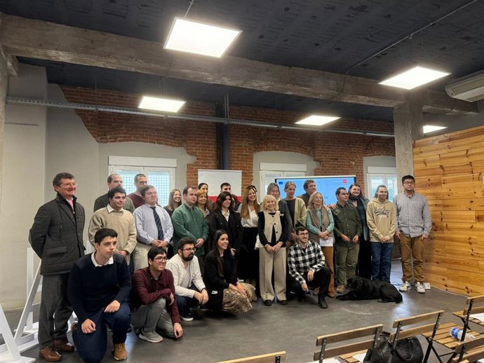 La consejera de Familia, Juventud y Asuntos Sociales, Ana Dávila, visita las instalaciones del nuevo servicio de inserción sociolaboral (Serpais) dedicado exclusivamente a personas con autismo.