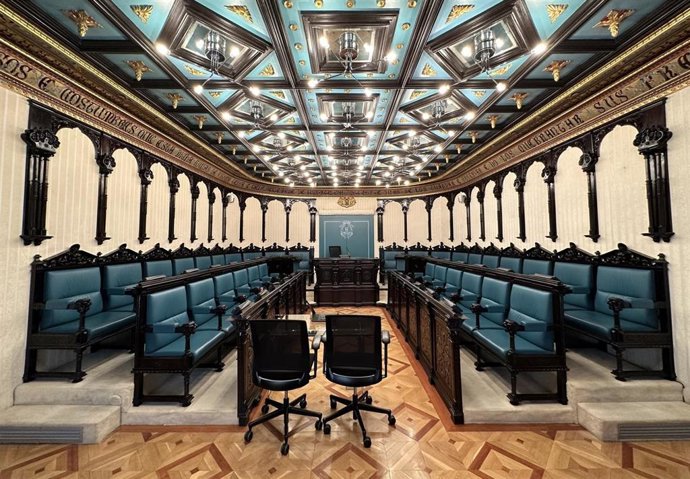 Archivo - Salón de plenos del Consistorio de la capital alavesa