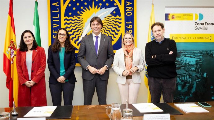 Acuerdo marco de colaboración para la creación de la ‘Cátedra Zona Franca-UPO’.