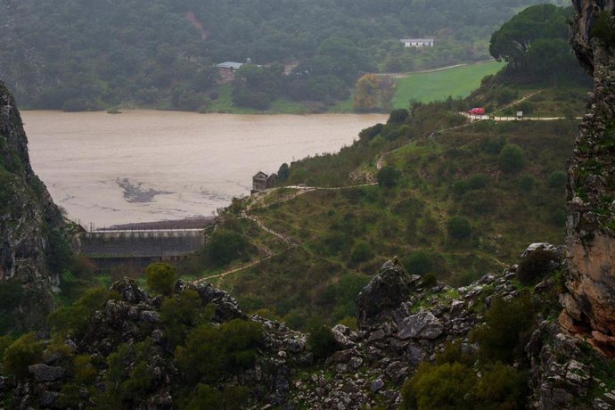 La UME vigila la Presa de Montejaque. A 7 de febrero de 2026 en Benaoján