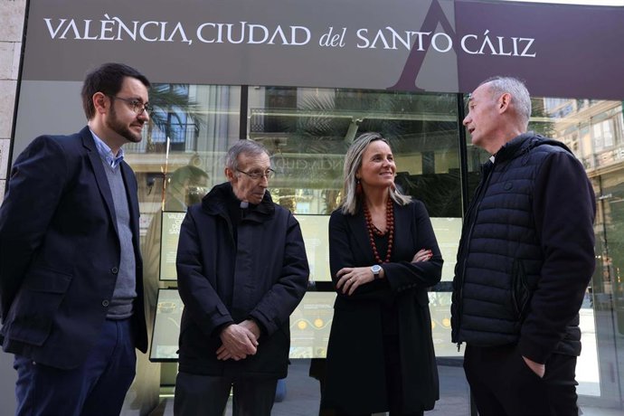 València estrena un punto informativo del Santo Cáliz en la Plaza de la Reina con motivo del III Año Jubilar