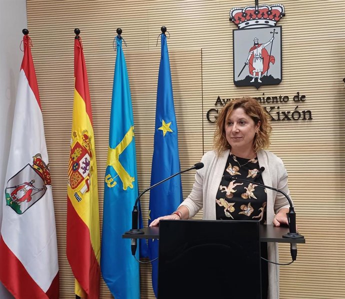 Archivo - Carmen Eva Pérez, concejala del Grupo Municipal Socialista en el Ayuntamiento de Gijón.