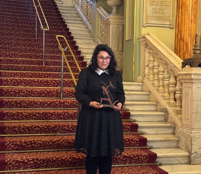 Elma Correa con el galardón este viernes en el Liceu de Barcelona