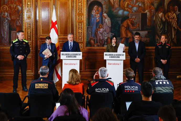 El alcalde Jaume Collboni, la consellera Núria Parlon, el t.alcalde Albert Batlle, el director general de Mossos Josep Lluís Trapero, durante una reunión de la Junta Local de Seguridad, a 13 de febrero de 2026