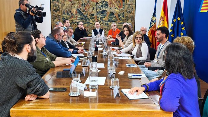 La delegada del Gobierno en la Comunitat Valenciana y también líder del PSPV en la ciudad de València, Pilar Bernabé, se reúne con la Plataforma Corredor Verd
