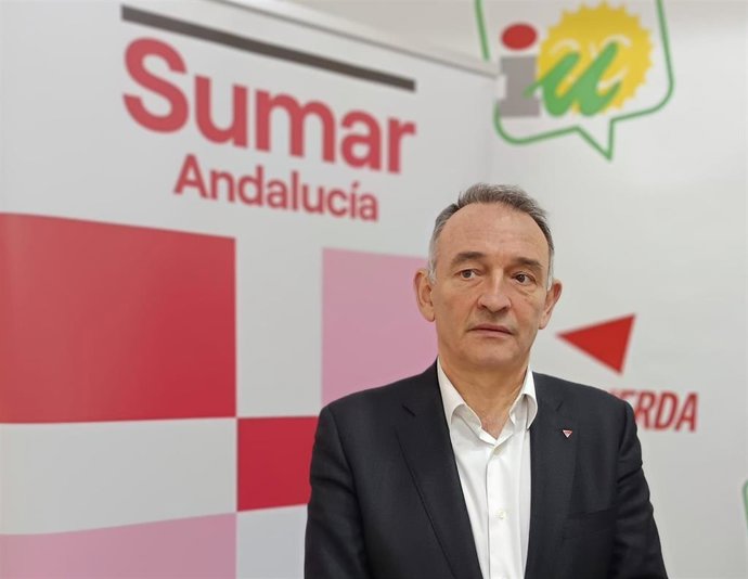 Archivo - El portavoz de IU y portavoz adjunto de Sumar en el Congreso de los Diputados, Enrique Santiago, en la sede provincial de IU en Córdoba.