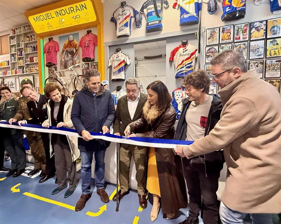 Miguel Indurain inaugura su espacio en el Museo del Ciclismo Santiago Revuelta en Santander