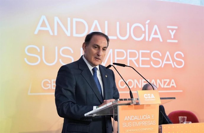 El presidente de la CEA, Javier González de Lara.
