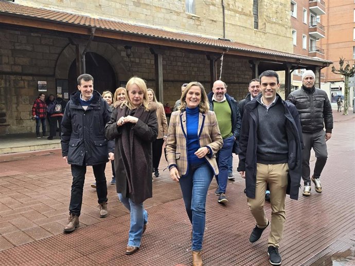 Amaia del Campo junto a los concejales del PNV