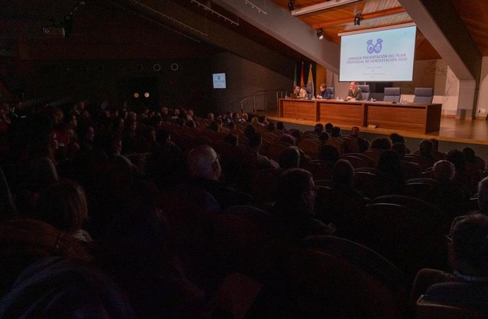 Reunión celebrada en el Foro Iberoamericano de La Rábida con técnicos y alcaldes de los municipios de la provincia.