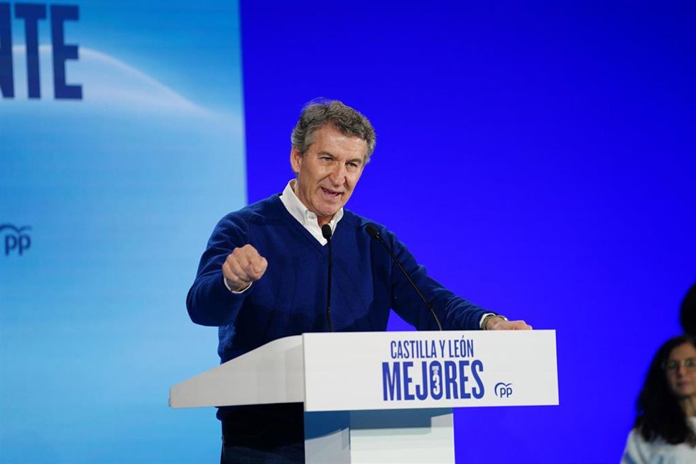 El presidente del PP, Alberto Núñez Feijóo, durante su intervenión hoy en Salamanca.