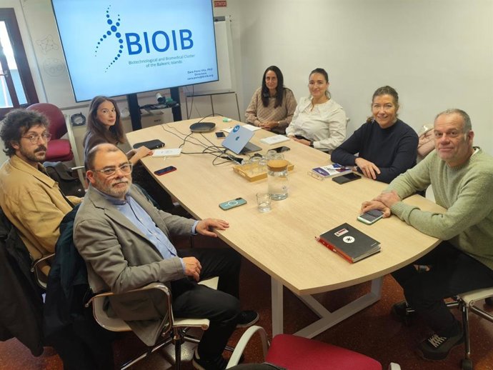 Representantes del PSIB, reunidos con miembros del Clúster biotecnológico y biomédico de Baleares.