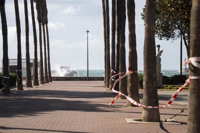 Fuerte viento provocado por el temporal en Almería.