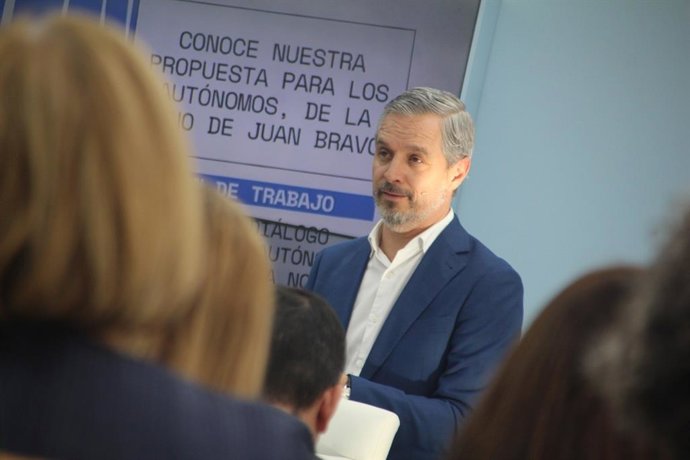 El vicesecretario de Hacienda, Vivienda e Infraestructuras del PP, Juan Bravo, en una jornada de trabajo en Málaga