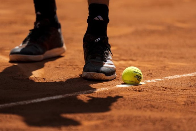 Archivo - Illustration, ball of the tournament during the match between Alexander Zverev of Germany and Roberto Bautista Agut of Spain during the Mutua Madrid Open 2025, ATP Masters 1000 and WTA 1000 tennis tournament, celebrated at Caja Magica on April 2