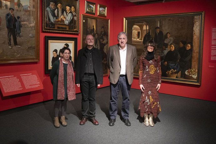 El alcalde de Pamplona, Joseba Asiron, en la presentación de la colección Ciga en el Civivox Pompelo.