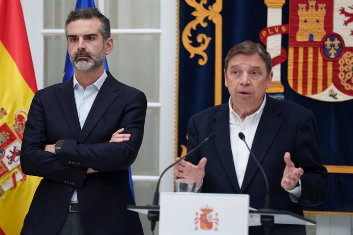 El ministro de Agricultura, Pesca y Alimentación Luis Planas interviene tras la reunión con los afectados por las graves lluvias. A 13 de febrero de 2026 en Sevilla, Andalucía (España). El ministro Luis Planas se reúne hoy en la Delegación del Gobierno en