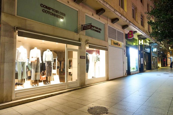 Archivo - Tiendaen Santander.- Archivo