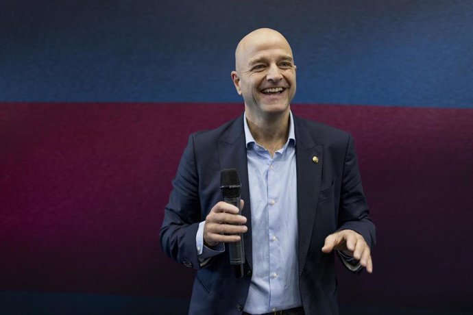 El precandidato a la presidencia del FC Barcelona Xavier Vilajoana en un acto en su sede electoral