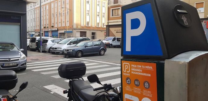 Imagen de un aparcamiento de zona azul en la Rochapea