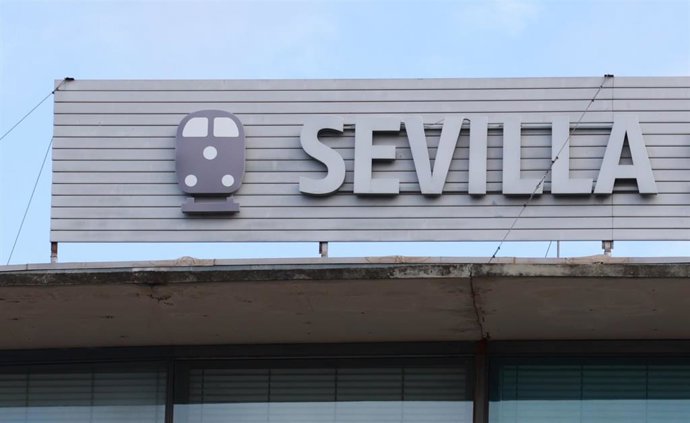 Imagen de la entrada principal de la estación de trenes  Santa Justa de Sevilla. 