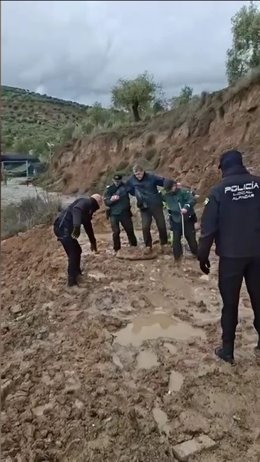 Evacuado un hombre con movilidad reducida que permanecía aislado en una vivienda de campo en Alfacar (Granada)