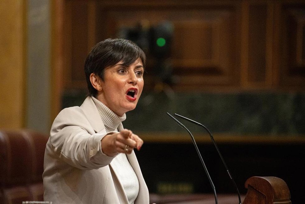 La ministra de Vivienda y Agenda Urbana, Isabel Rodríguez, interviene en una sesión de control al Gobierno, en el Congreso de los Diputados, a 11 de febrero de 2026, en Madrid (España). 