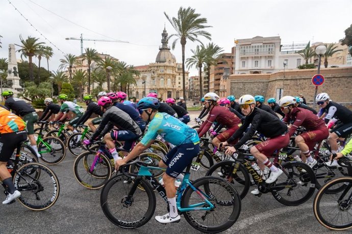 La Vuelta Ciclista a la Región de Murcia arranca desde el Puerto de Cartagena