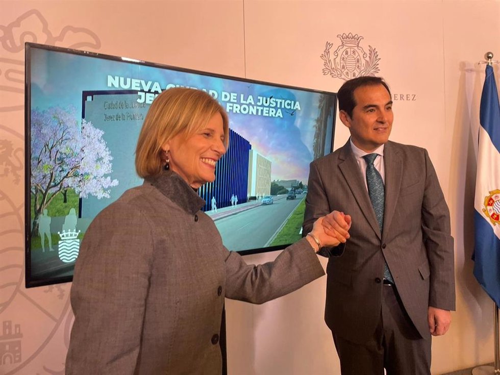 La alcaldesa de Jerez y el consejero de Justicia presentando la Ciudad de la Justicia de Jerez.