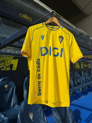 Camiseta del Cádiz CF con mensaje de apoyo a afectados por los temporales