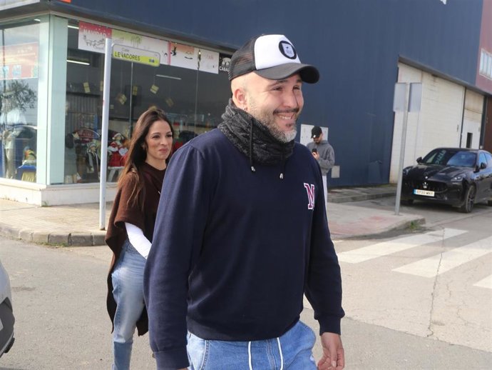 Archivo - Kiko Rivera y Lola su salida de una tienda de pirotecnia, a 31 de diciembre de 2025, en Umbrete (Sevilla, España).