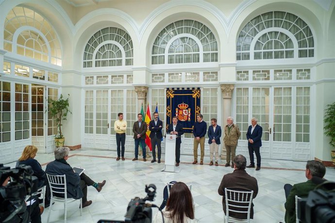 El ministro de Agricultura, Pesca y Alimentación Luis Planas interviene tras la reunión con los afectados por las graves lluvias. A 13 de febrero de 2026 en Sevilla, Andalucía (España).  