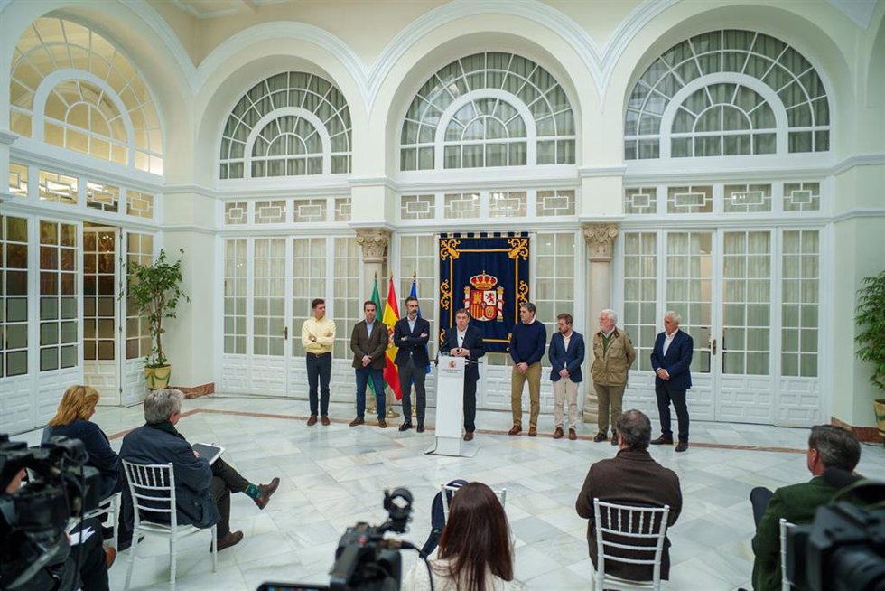El ministro de Agricultura, Pesca y Alimentación Luis Planas interviene tras la reunión con los afectados por las graves lluvias. A 13 de febrero de 2026 en Sevilla, Andalucía (España).  