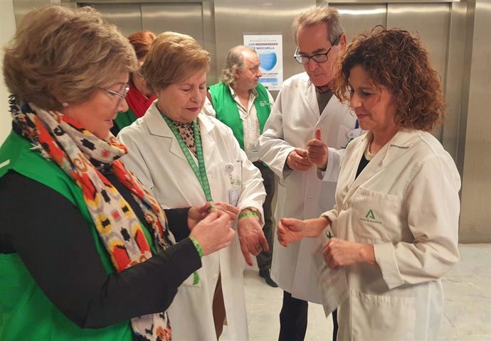 Visita de la AECC al Hospital de Motril