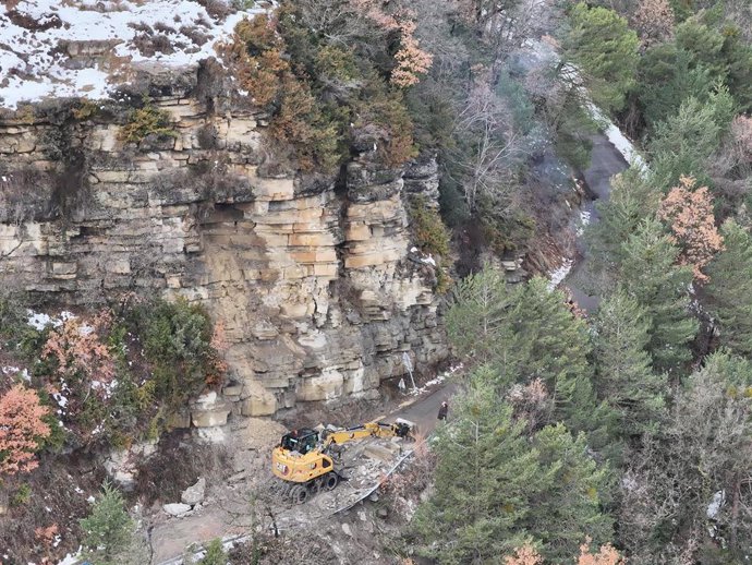 Primeros trabajos en la carretera de acceso a Bergua.