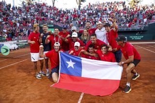 Tenis, Chile vs Serbia. Copa Davis 2026. Los tenistas chilenos Tomas Barrios y Nicolas Jarry celebran el triunfo, durante el partido de dobles de Copa Davis válido por el Grupo Mundial, disputado en la Cancha Central Anita Lizana, Parque Estadio Nacional
