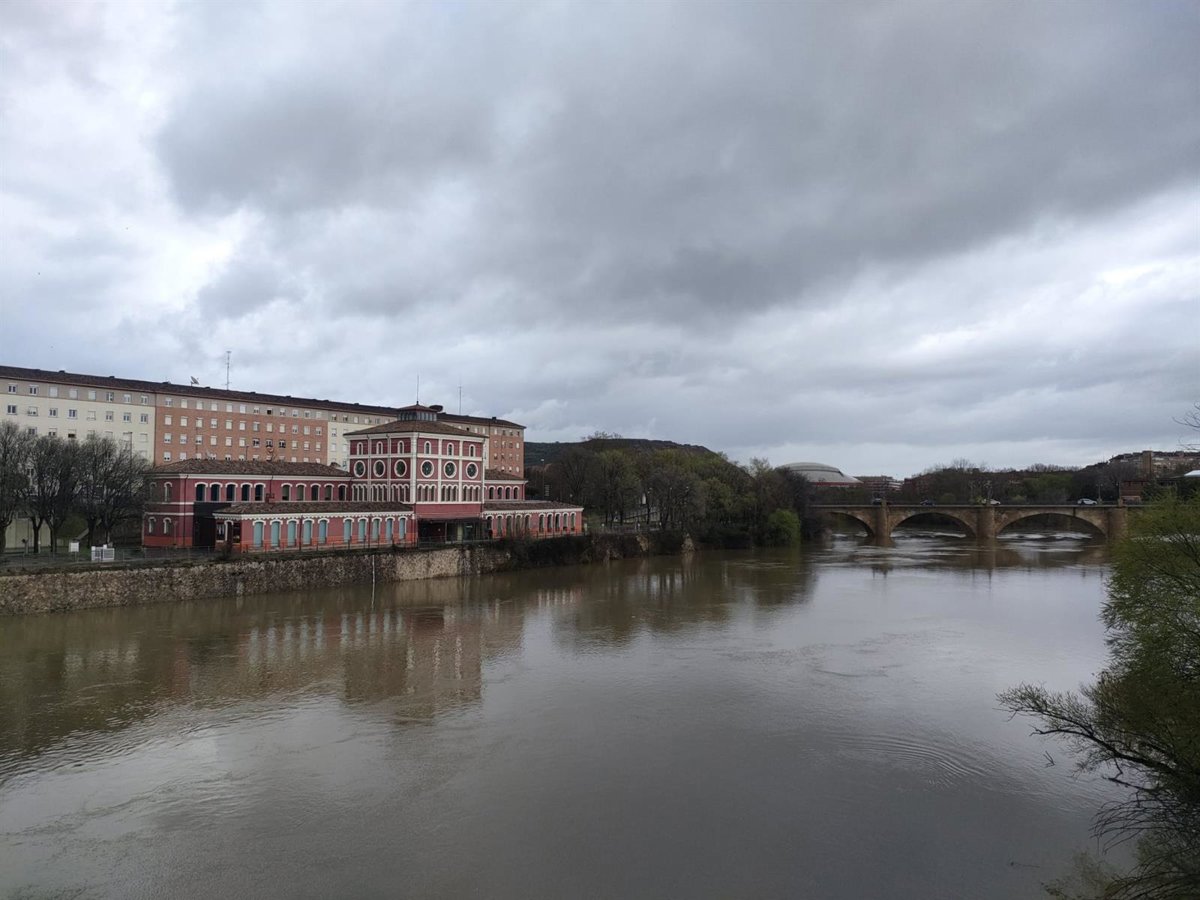 La CHE prevé que el pico de la crecida del Ebro llegue a Logroño en el mediodía del domingo