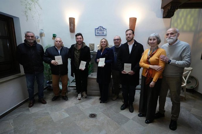 Colocación de la placa que recuerda a Federico y a Góngora