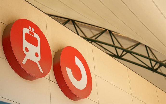 Archivo - Imagen de instalaciones ferroviarias en Sevilla. 