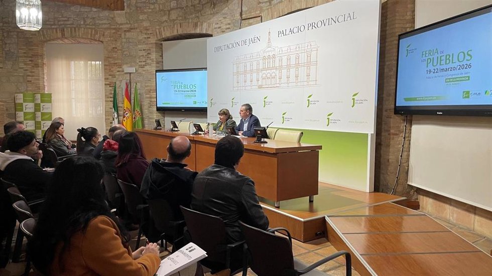 Reunión sobre la XI Feria de los Pueblos de Jaén.