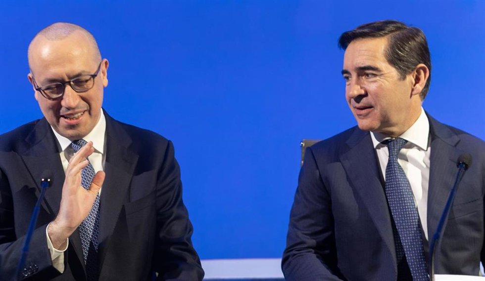 El presidente de BBVA, Carlos Torres Vila (d), y el consejero delegado, Onur Gen (i), presentan los resultados financieros correspondientes al ejercicio 2025, a 5 de febrero de 2026, en Madrid (España).
