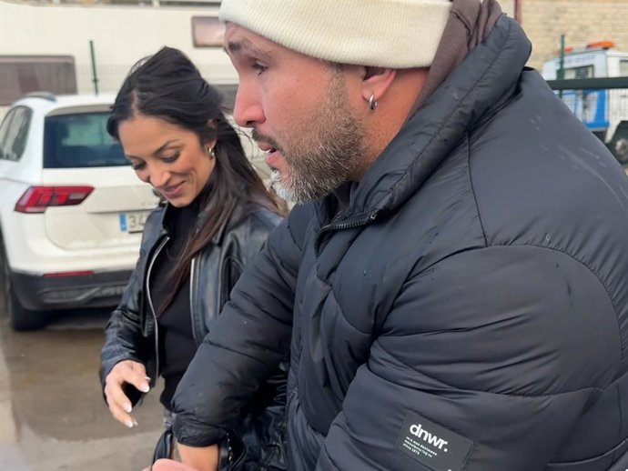 Kiko Rivera planta cara a las críticas junto a Lola tras un tenso encuentro con Irene Rosales: "¡Vivan los Ferraris!"