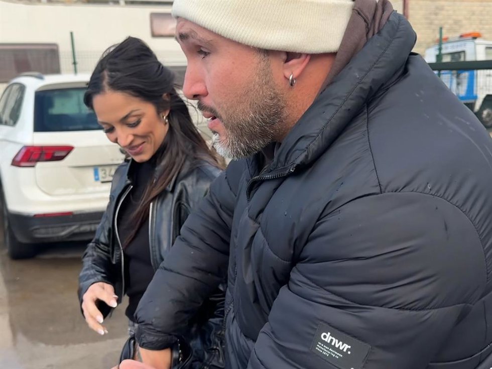 Kiko Rivera planta cara a las críticas junto a Lola tras un tenso encuentro con Irene Rosales: "¡Vivan los Ferraris!"