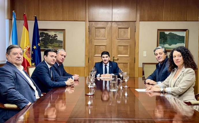El delegado del Gobierno en Galicia, Pedro Blanco, se reune con la directiva de CoRural