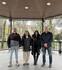 Chabela de la Torre, número uno de la lista de candidatos por Salamanca de Nueve Castilla y León, ha visitado Béjar acompañada de Eusebio Sánchez, Manuel Hernández y otros integrantes de la formación