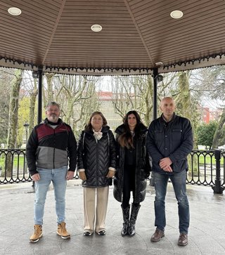 Chabela de la Torre, número uno de la lista de candidatos por Salamanca de Nueve Castilla y León, ha visitado Béjar acompañada de Eusebio Sánchez, Manuel Hernández y otros integrantes de la formación