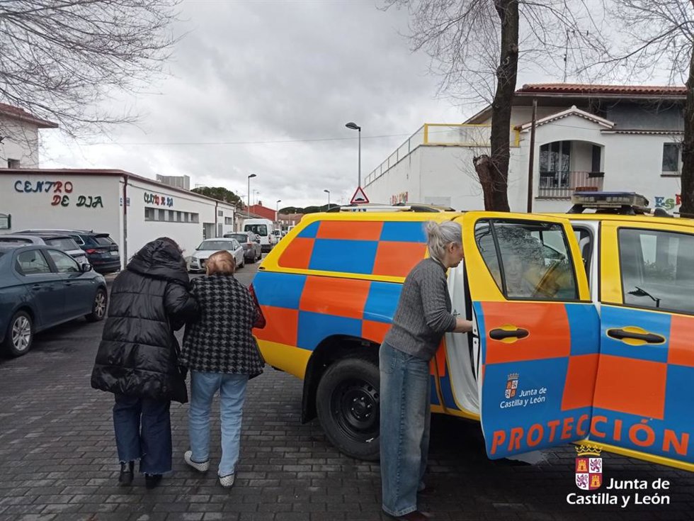 Temporal.-AMP.- Desalojada la residencia privada de Aldeamayor (Valladolid) ante el desbordamiento del arroyo próximo